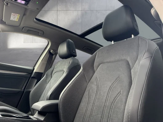 Bild eines VW Golf Variant Business mHeV TSI DSG