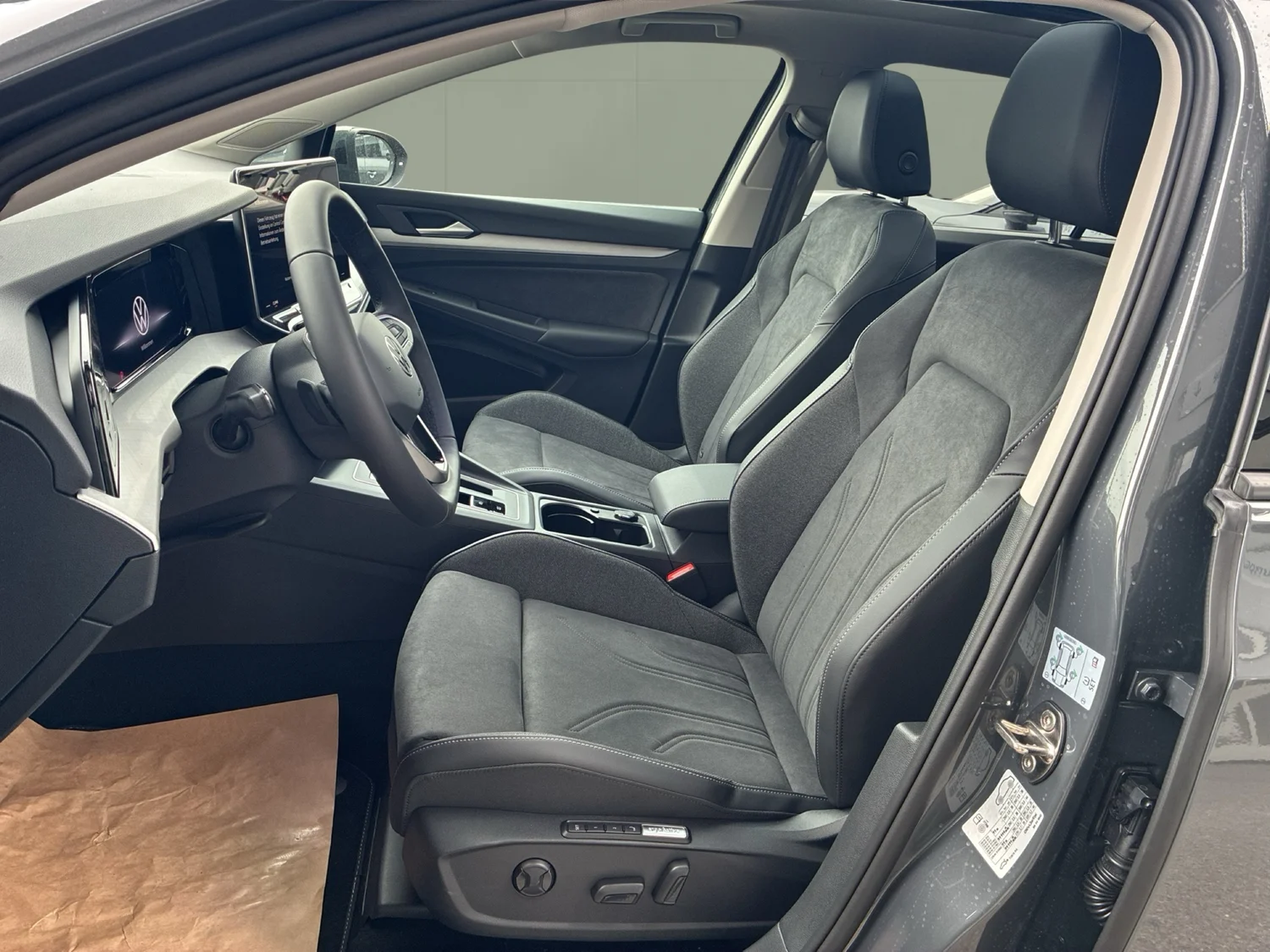 Bild eines VW Golf Variant Business mHeV TSI DSG