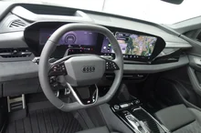Audi Q6 e-tron quattro in Mythosschwarz Metallic