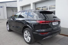 Audi Q6 e-tron quattro in Mythosschwarz Metallic
