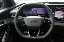 Audi Q6 e-tron quattro in Mythosschwarz Metallic