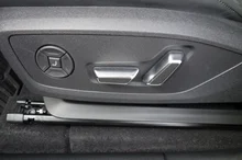 Audi Q6 e-tron quattro in Mythosschwarz Metallic