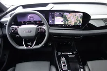 Audi Q6 e-tron quattro in Mythosschwarz Metallic