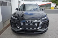 Audi Q6 e-tron quattro in Mythosschwarz Metallic
