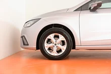 SEAT Ibiza Reference 1.0 in L5 "Urban" Silber