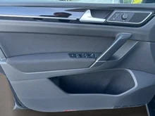 VW Golf Sportsvan Highline BMT TDI in deepblack perleffekt