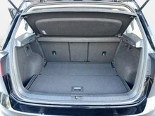 VW Golf Sportsvan Highline BMT TDI in deepblack perleffekt