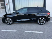 Audi A3 Sportback 35 TDI S line exterieur in 0E Mythosschwarz Metallic