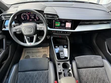 Audi A3 Sportback 35 TDI S line exterieur in 0E Mythosschwarz Metallic