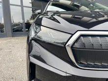Škoda Enyaq 60 in Black-Magic Perleff.