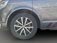 VW Multivan Edition TDI 4MOTION in indiumgrau metallic / Dach schwarz
