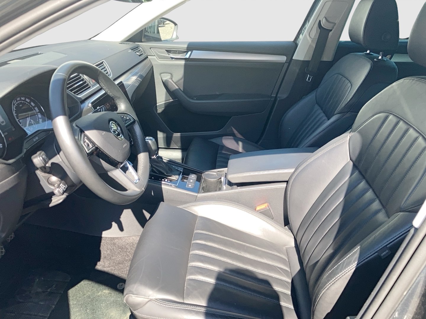Škoda SUPERB Combi Style TDI DSG | Bild 7 von 30