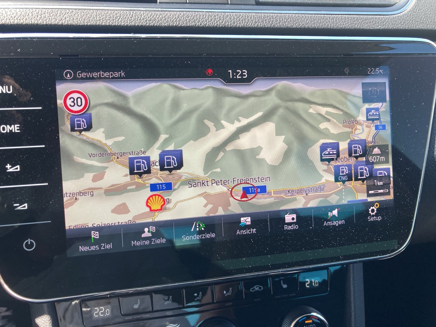 Škoda SUPERB Combi Style TDI DSG | Bild 19 von 30