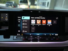 VW Multivan Life eHybrid 180 kW 4MOTION in Deepblack Perleffekt