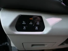 VW Multivan Life eHybrid 180 kW 4MOTION in Deepblack Perleffekt