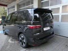 VW Multivan Life eHybrid 180 kW 4MOTION in Deepblack Perleffekt