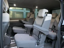 VW Multivan Life eHybrid 180 kW 4MOTION in Deepblack Perleffekt