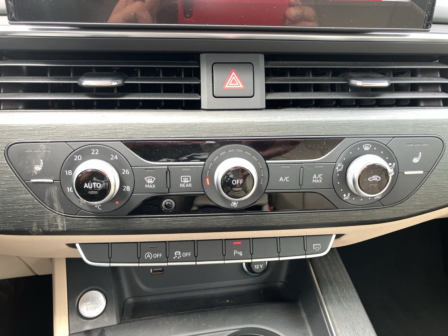 Audi A4 Limousine 30 TDI | Bild 18 von 21