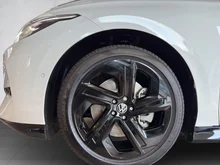 VW ID.7 Tourer GTX 4MOTION 250kW Business in Gletscherweiß Metallic Dach Schwarz
