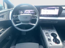 Audi Q4 e-tron performance in Mythosschwarz metallic