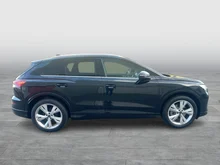 Audi Q4 e-tron performance in Mythosschwarz metallic