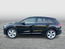 Audi Q4 e-tron performance in Mythosschwarz metallic