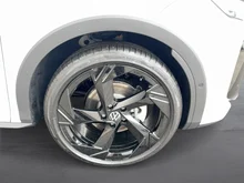 VW T-Roc R-Line eTSI DSG in Pure White Dach Black Uni