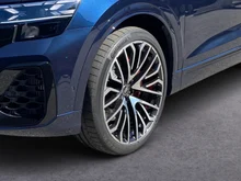 Audi Q8 e-hybrid quattro 360 kW in Waitomoblau Metallic