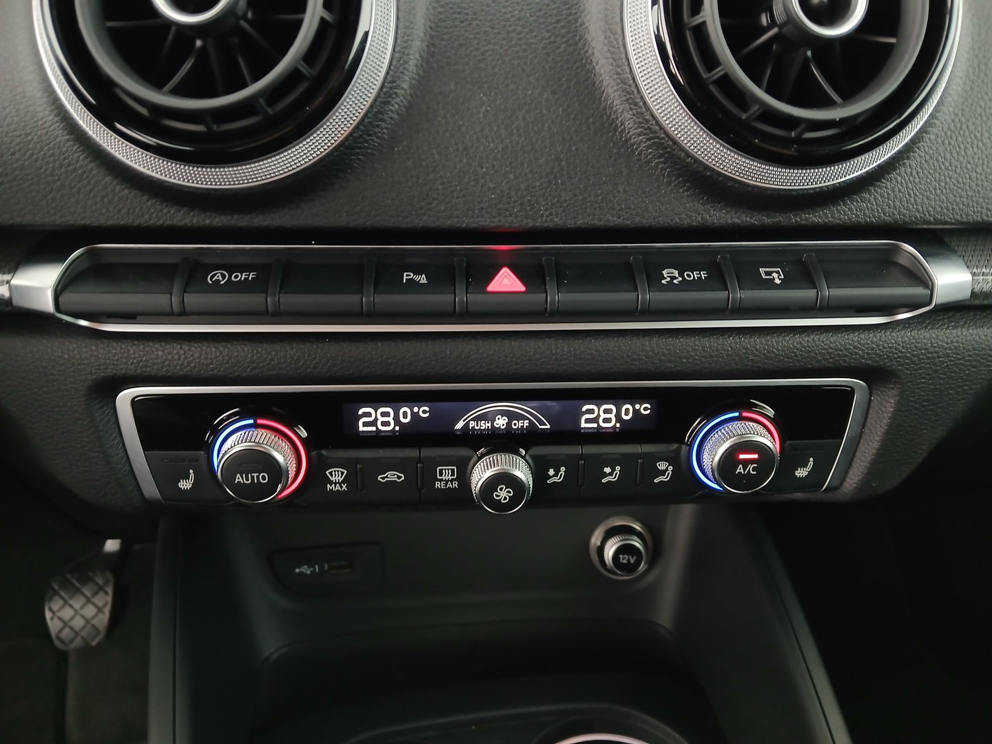 Audi A3 Cabriolet 1.4 TFSI COD intense | Bild 24 von 29