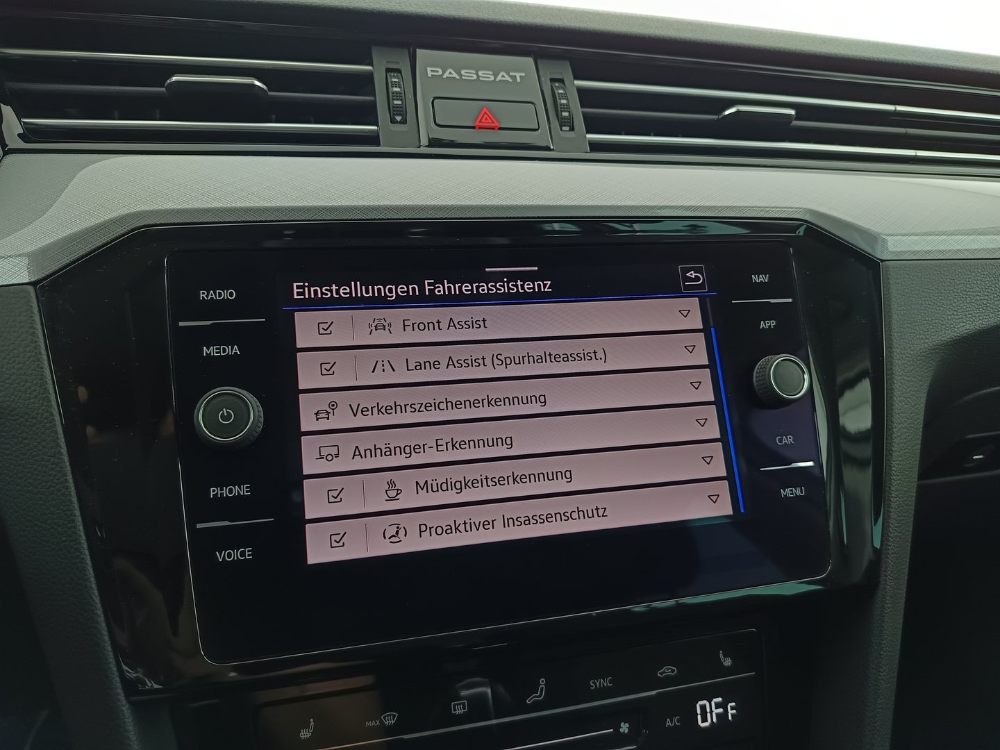 VW Passat Variant Business TDI DSG | Bild 24 von 32