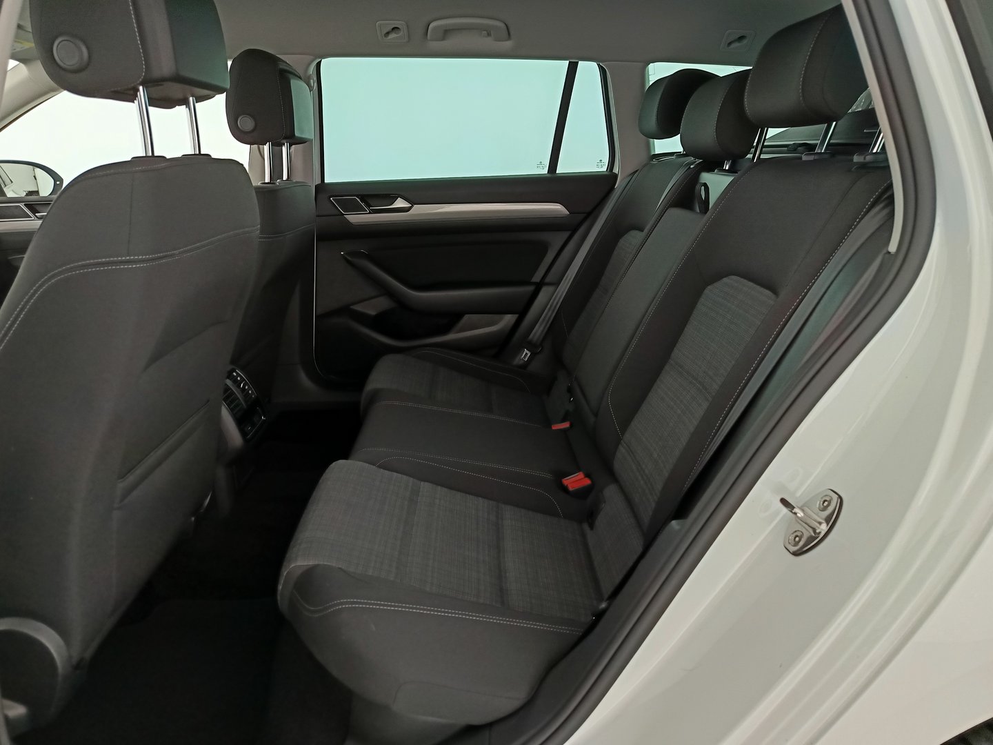 VW Passat Variant Business TDI DSG | Bild 27 von 32