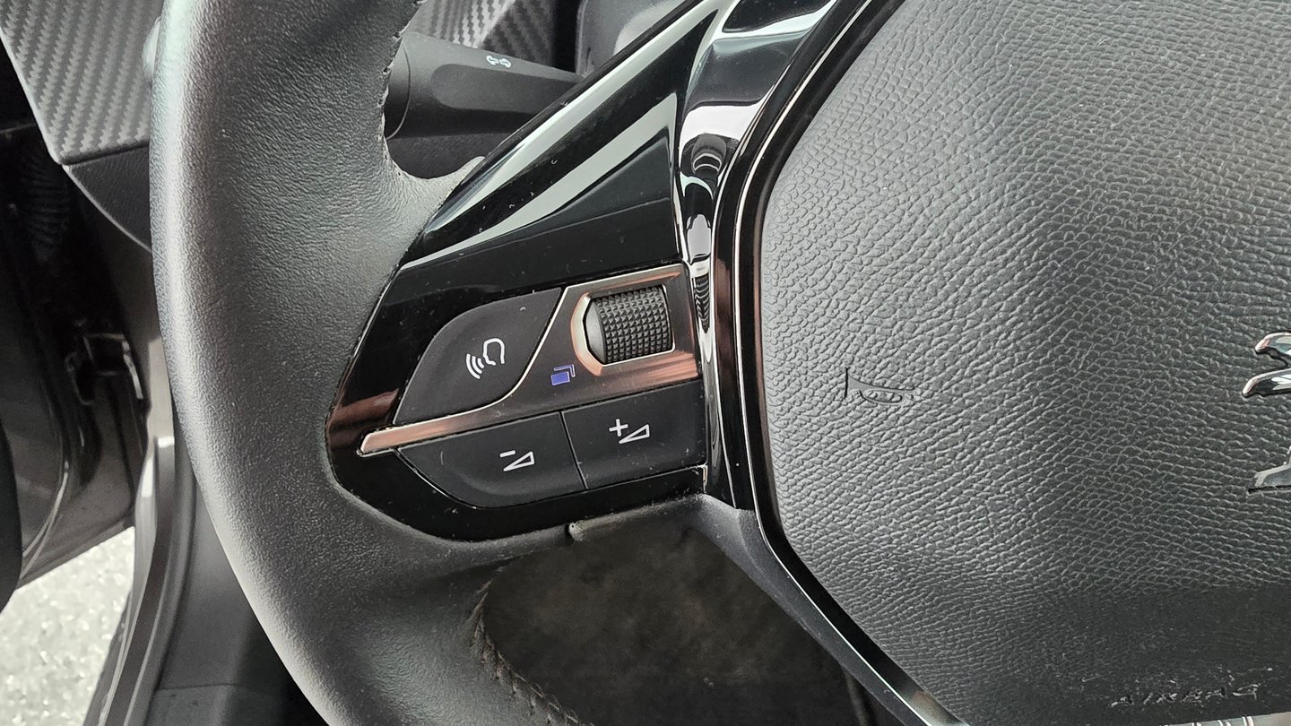 Peugeot 208 Allure BlueHDi 100 S&S | Bild 15 von 24