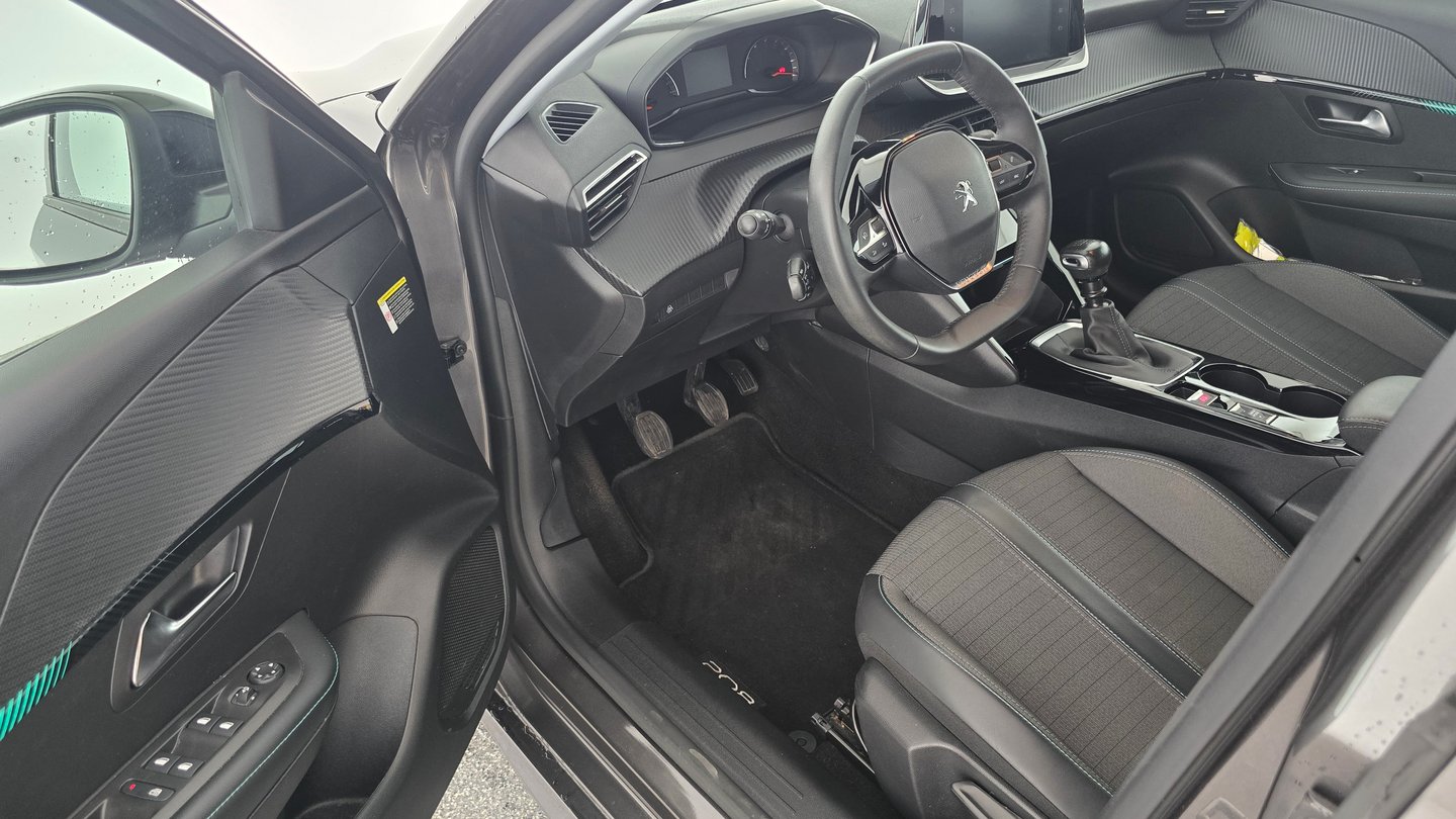 Peugeot 208 Allure BlueHDi 100 S&S | Bild 12 von 24