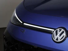 VW T-Roc R-Line eTSI DSG in Celestial Blue Dach Black Uni