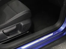 VW T-Roc R-Line eTSI DSG in Celestial Blue Dach Black Uni