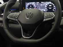 VW T-Roc R-Line eTSI DSG in Celestial Blue Dach Black Uni