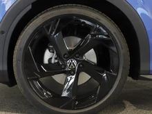VW T-Roc R-Line eTSI DSG in Celestial Blue Dach Black Uni