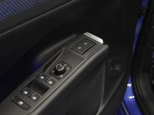 VW T-Roc R-Line eTSI DSG in Celestial Blue Dach Black Uni