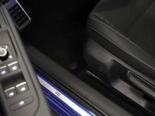 VW T-Roc R-Line eTSI DSG in Celestial Blue Dach Black Uni