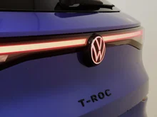 VW T-Roc R-Line eTSI DSG in Celestial Blue Dach Black Uni
