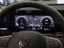 VW T-Roc R-Line eTSI DSG in Celestial Blue Dach Black Uni