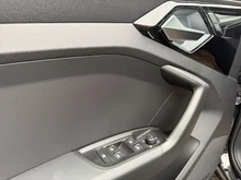 Audi A1 Sportback 30 TFSI intense in Mythosschwarz Metallic
