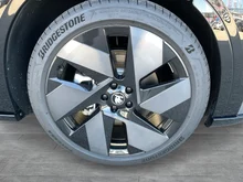 Škoda Peaq Sportline 90x in Graphit-Grau Metallic