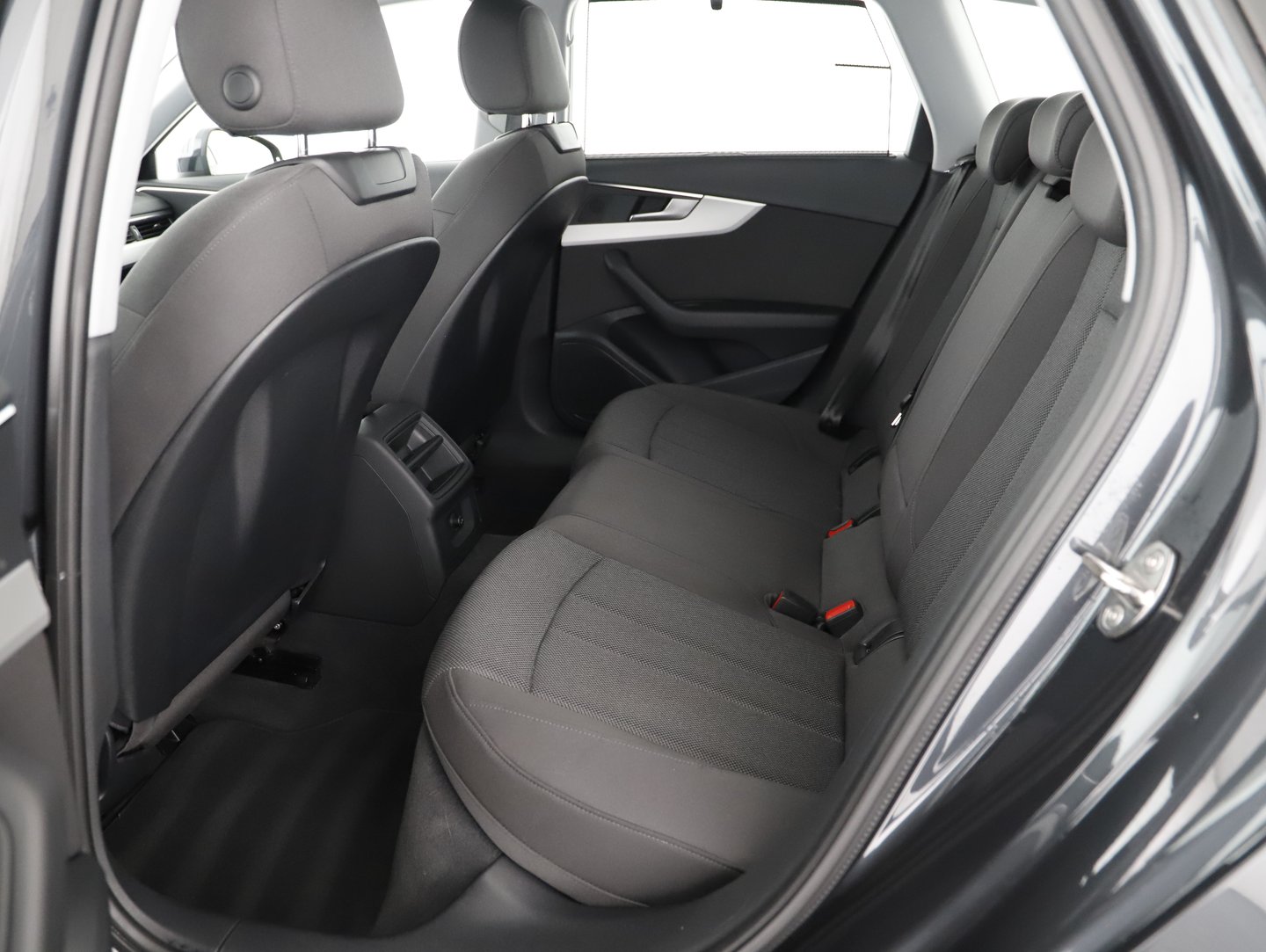Audi A4 Avant 30 TDI | Bild 12 von 17