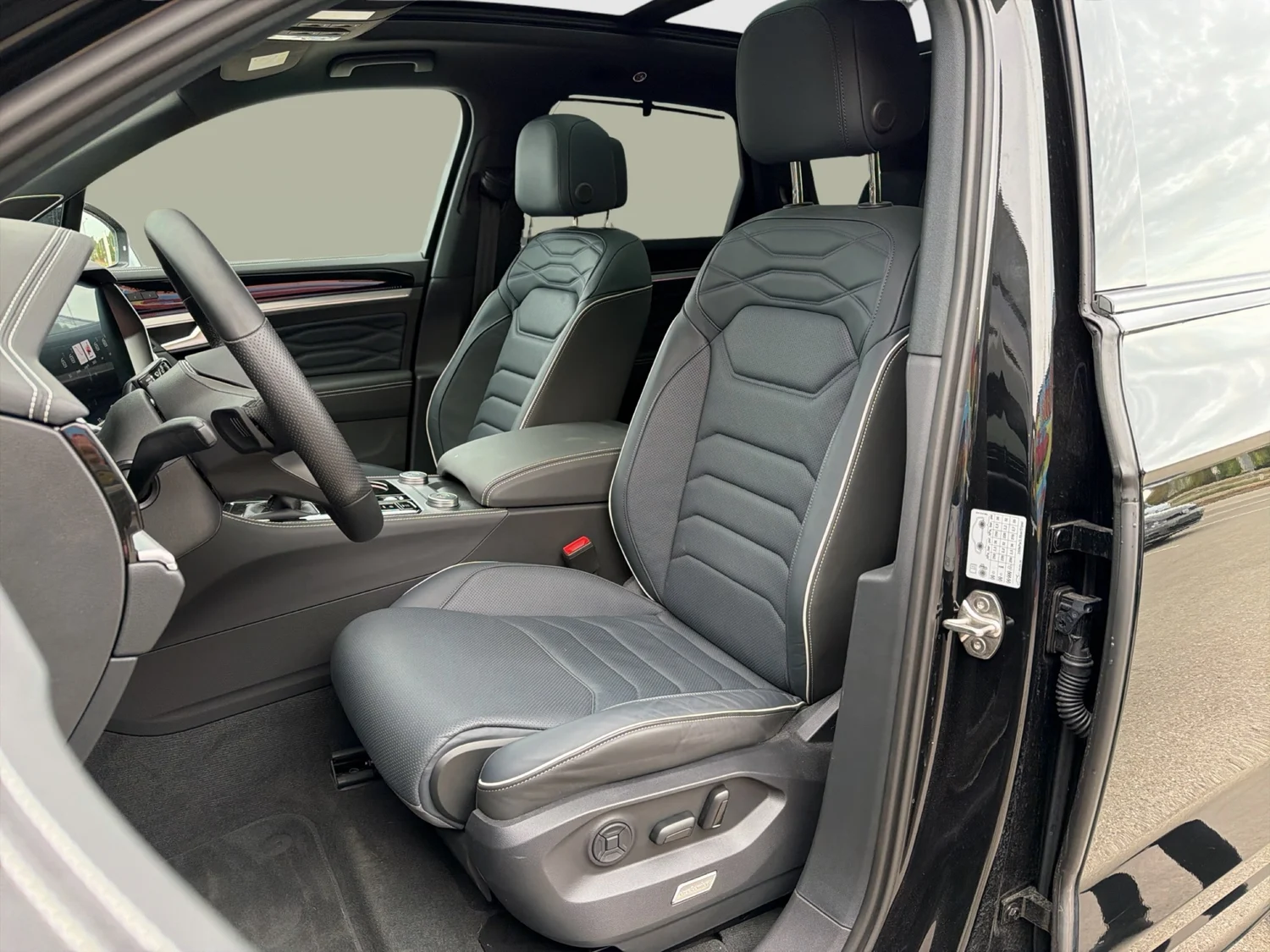 Bild eines VW Touareg R-Line TDI 4MOTION