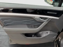 VW Touareg R-Line TDI 4MOTION in Grenadillschwarz Metallic