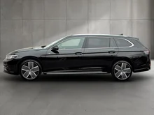 VW Passat Variant Sport TDI 4MOTION DSG in Grenadillschwarz Metallic