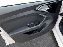 Audi A1 Sportback 30 TFSI intense in Cortinaweiss