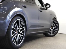 Porsche Cayenne E-Hybrid Black Edition in quarzitgraumetallic