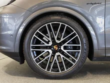 Porsche Cayenne E-Hybrid Black Edition in quarzitgraumetallic